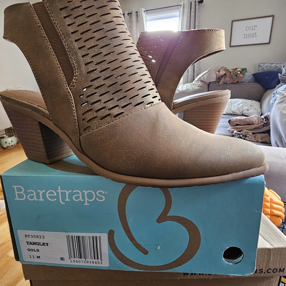 Baretraps Yangley Gold Sandals
